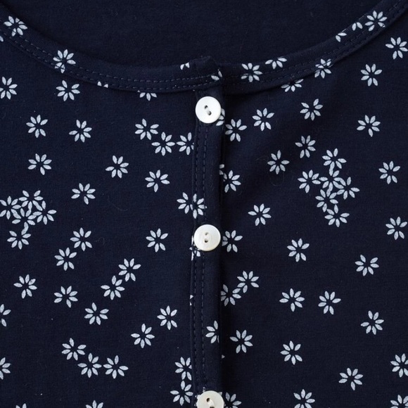 Button Front Ditsy Floral Crop Tee NWT - Picture 3 of 4